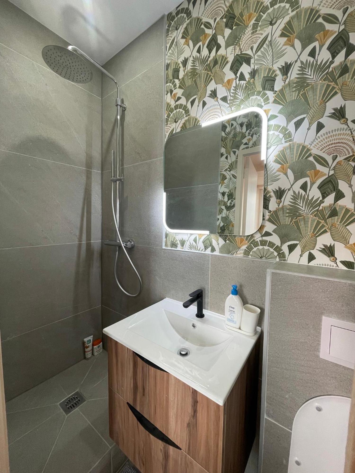 Studio Malibu Central, Lumineux Et Confortable Appartement Hyères Buitenkant foto